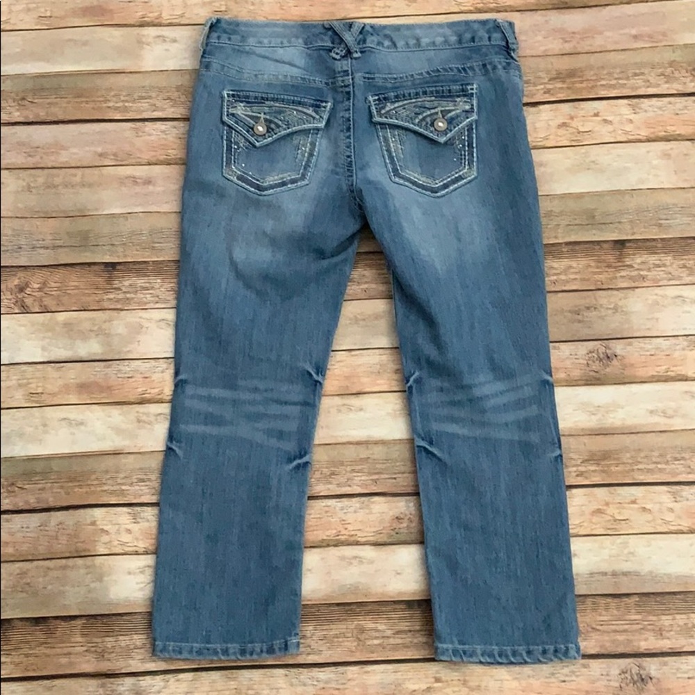 Maurices Distressed Denim Capris - Picture 5 of 6